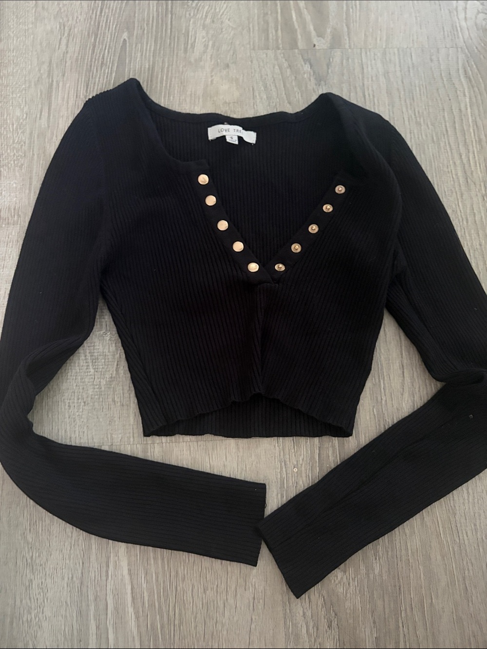 Love Tree Black Ribbed V-Neck Snap-Trim Long Sleeve Crop Top